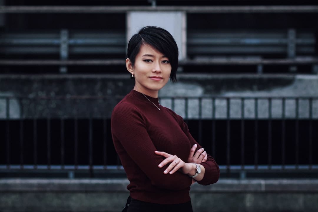鹿晗拒绝staff帮忙系鞋带 真偶像的风采